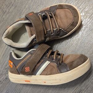 Dream Pairs • Brown Velcro Sneakers
